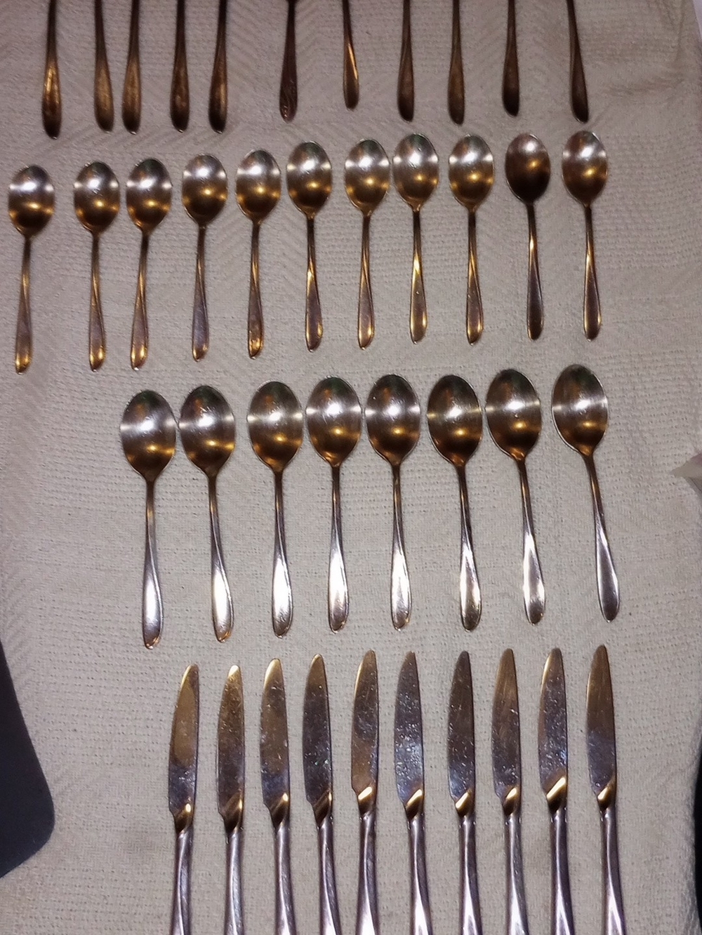 Holmes & Edwards Rhythmic Inlaid Deep Silver plate Flatware Set